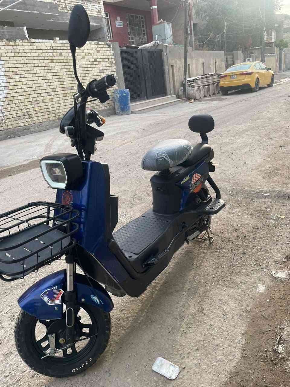 السلام عليكم
 دراجه نضيفه للبيع كامله كل نقص مابيهه 
باتريات  جدد20 026
كهربائيات كله شغاله 
تايرات جديده 
بريكات 
لاتات زنون 
كشنات جدد 
مرايات اصليه 
هذه رقمي ***********
مكاني بغداد الامين الثانيه 
 عارضهه 350
