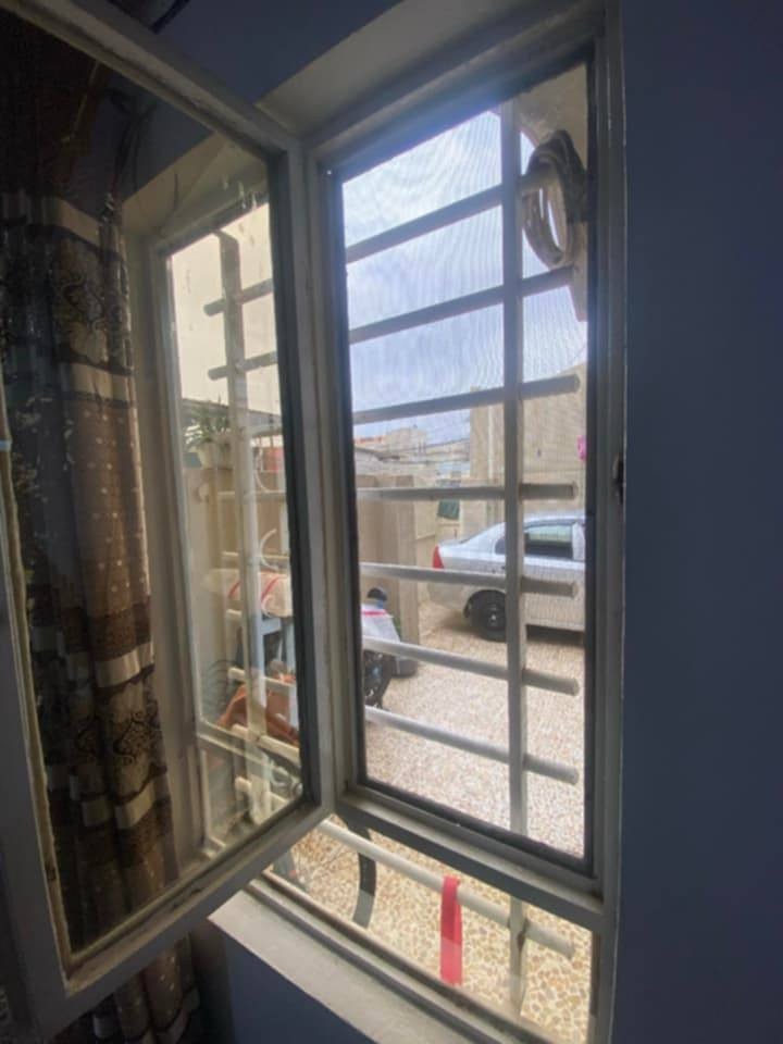 🏠 لـلبـيع : نظيف ومرتب
📐 مـساحـة : 120 ²
📍الـمـوقـع : حـي الزهـراء قرب جامع حبيبنا المصطفى موقع مميز
🧾الطابو : ملك طابو الزهور  شرط التحويل
🏬 التفاصيل: يـحتـوي
غرف 2 غرف نوم_ استقبال _صالة و
ترك 2 _مطبخ _حمام صحيات _بيتونة 
و كراج سيارة 
خدمات كاملة ماء كهرباء
سعر85 مليون بي مجال
للستفسار واتساب كورك
***********
***********
