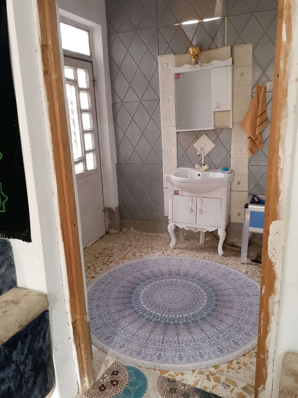 #للبيع في كربلاء

دار سكني في منطقة الشبانات نوع الأرض إصلاح زراعي عقد 117 مفوضة بالطابو ومشمولة بقرار 320 للتطويب مساحة الدار 460 متر2 تحت البناء 160 متر2  غرفة نوم عدد 2 وصالة ومطبخ واستقبال البناء طابوق جمهوري واجهة الدار 16 ونزال 30 ركن على شارع 30م قريبة جداً من الحولي 100 الجديد مسافة 40 م منه 
للاستفسار ***********
