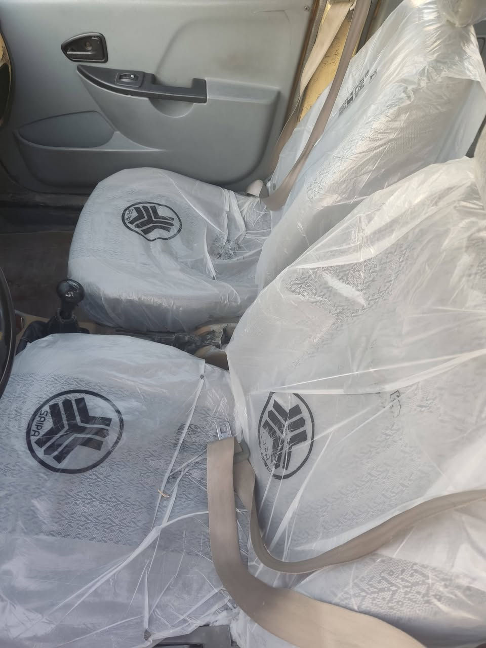 سلام عليكم شباب سياره البيع موديل 12 رقم الإنكليزي سياره  أحله من صوره بهواي سعر 28 وبيها مجال *********** مكاني بغداد
