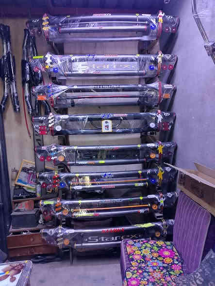 سلام عليكم اخون يوجد لدينا درع خلفي وامامي وسيبايات ودوسات و درج استيل يوجد لدينا جمله ومفرد وبي اسعار مناسب مكان كركوك طريق عمل شعبي للااستفار اكثر اتصال عل رقم *********** وخاص مفتوح اخوكم مصطفى حداد
