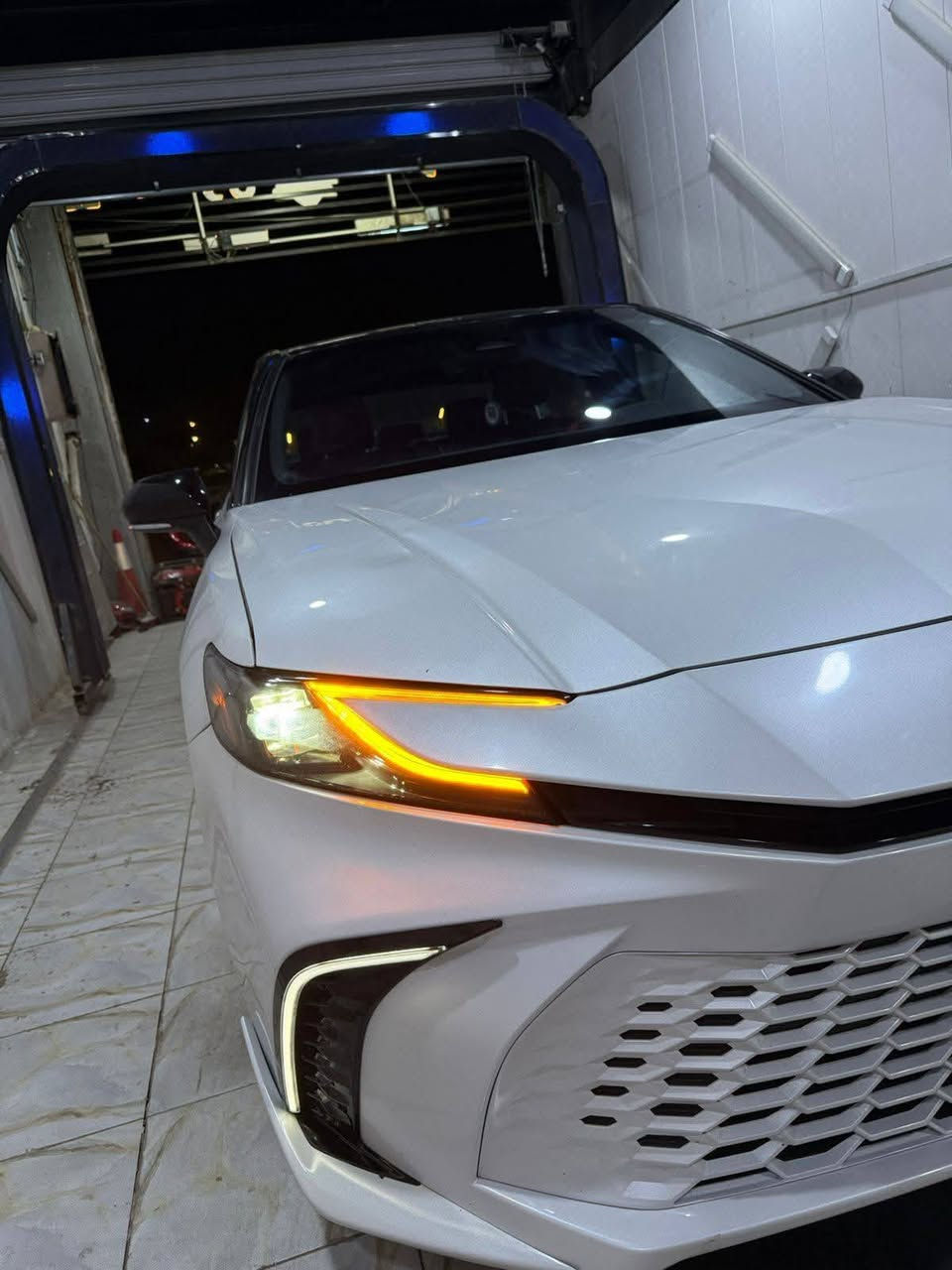اللون ابيض صدفي توكلر / فول مواصفات 1/1
✅دخول جديد   

حادث سياره / بيبان اثنين تبديل بيبان وكاله اصلي نفس اللون  ونص الجاملغ يعني ٣ قطع 
 
 
 مواصفات XSE 
🔹داخل جلد احمر 
🔹بصمة تشغيل ابواب 
🔹فتح الصندوك ذكي 
🔹محرك 2500 هايبرد 
🔹دشبول دجتل 
🔹رادارات 360 درجة ( امامي جانبي خلفي ) تمنع التصادم الامامي والجانبي والخلفي
🔹التحذير عند فتح الباب 
🔹تحكمات ستيرن 4 جهات  
🔹 شاشة 4 وضعيات للعدادات
🔹 4 وضعيات قيادة ( عادي/ سبورت /ذكي / اقتصادي ) 
 🔹مثبت سرعة ذكي ( التحذير عند مغادرة المسار )
‏🔹Auto Hold التوقف لفترات قصيرة
🔹الهاند بريك بصمة 
🔹شاشة  حجم كبير لمس تدعم نظام الابل كار بلي والاندرويد اوتو بدون كيبل يربط التلفون واير ليس و GPS  
🔹شحن واير ليس  
🔹نظام الصوت Bose عدد السماعات 8 ‏
🔹دخول ذكي عند الاقتراب 
🔹لايت لد
🔹نقطة عمياء
🔹تدفئة بالكشنات
🔹 لد متغير الالوان لون على طول الدشبول
🔹تحديد مسار وقيادة ذاتية  ورادار امامي 
🔹مانع انزلاق 

العنوان 📍نجف

للتواصل ☎️ ***********
السعر ٢٥٠ او مراوس بسياره اقل

