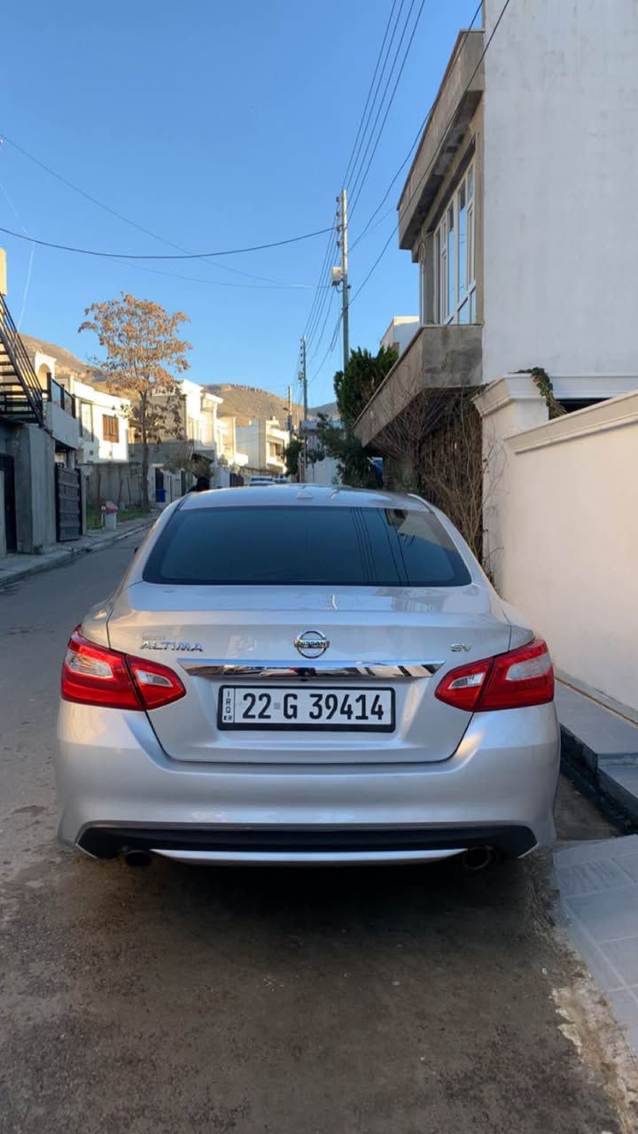 نیسان ئاڵتیما مۆدیل ٢٠١٧ رەنگ سلڤەر سەیارەکە ٢ پارچەی بۆیاغە پێش و پاشی کەپسی پەرەشوتیەکانیشی کەپسە نەتەقیوە کەمەک تەزرەشی هەیە سەیارەکە مواسەفات رادارە شەغالە بەسمەیە ویل گەورەیە سەیارەکە رەقەم و سەنەوی تاکوو ٢٠٣٠ نوێیە بە ناوی خۆمە سەیەرەکە گێر و مەکینەشی بەشەرتە بەردە گزۆزی بیلادی تەنها ٩٠ میل رۆیشتوە
رەقەم تەلەفۆن:***********
شوێن:سۆران
نرخ:١١٧ مرغصور, أربيل
