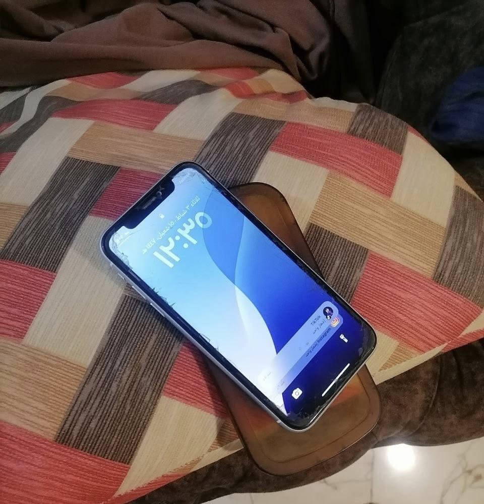XRمفتوح بطاريه فقط الباقي كله بلادي وشغال تلفون نضيف ضهره صافي والصفاح مابيهن شخوط لون ابيض ب155وبي مجال للشراي ذاكره64كربلاء شارع الدره***********
