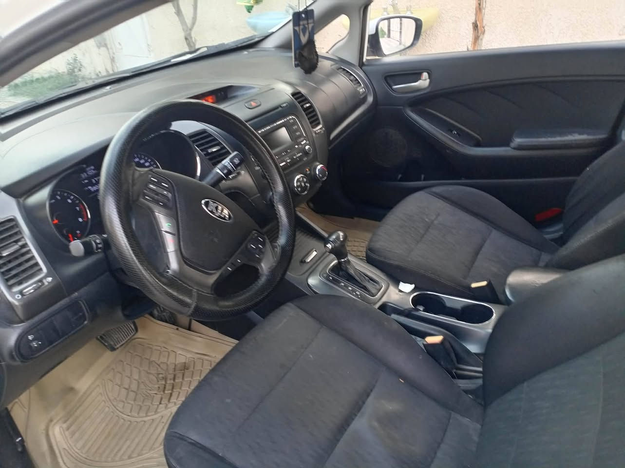 السلام و عليكم
سيارة كيا سيراتو خليجي ٢٠١٦ رقم سليمانيه دولي
السنوية جديده
مكفوله من الضربة والصبغ
تتحكم استيرن جهتين
نضام ايكو تقليل صرف البانزين
حساسات خلفيه
ويل كروم
تخم تاير
مكينه ١٦٠٠ دوش
لا تبخير ولا تنقيص
تبريد تدفئه شغال
 صدر امامي خلفي جديد

السياره جاهزة اي نقص مابيه
السونار مع الصور
السعر ١١٧ بيه َ مجال قليل الشراي
الاتصال على الرقم ***********
المكان بعقوبة تقاطع الساده
