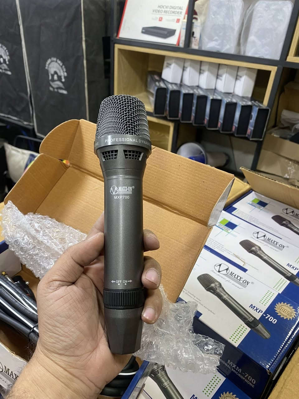 مايك احترافي نوع ماكس اون max-on 
سماعه سقفية ٨ واط نوع ماكس اون max-on
متوفر في شركة الحلول للمنظومات الصوتية
***********
