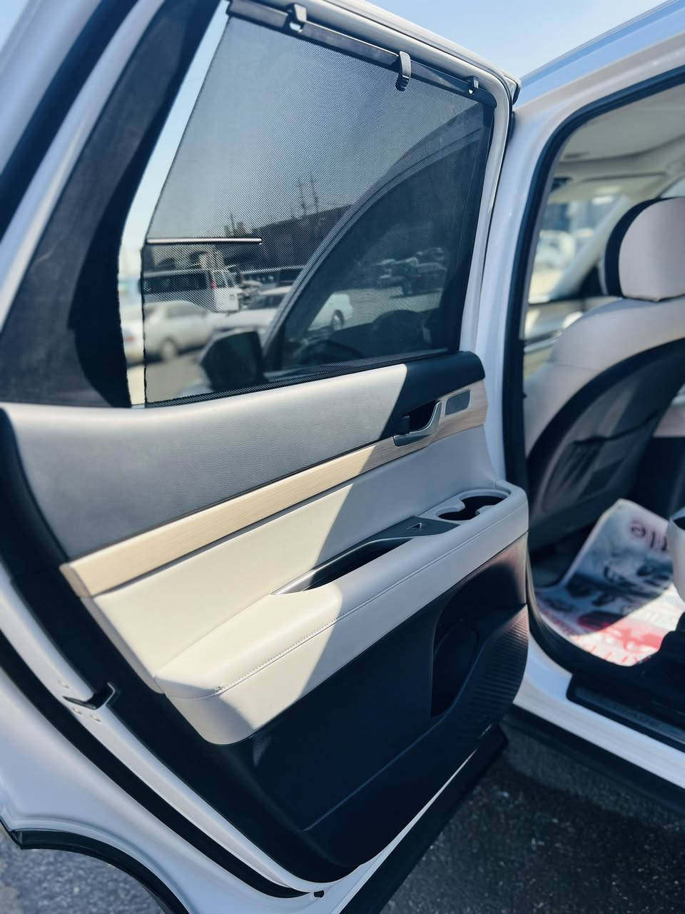 فول مواصفات اعلى فئه لمتدد موديل 2024✅🫰🏻

• رقم بغداد بسمي✅

• شاشة عرض(داتا شو)✅

• المحرك   v6    3.8 <كير ومحرك مكفول✅

• بصمة تشغيل + بصمة ابواب +تشغيل عن بعد✅

• بانوراما سقف كنتاره✅

-فتحة سقف عدد ٢✅

-سماعات من شركة هارمن كاردن✅

-رادار امامي  + خلفي+رادار جانبي✅

-حساسات امامي + خلفي✅

• كامرات عدد 4  360 درجة✅

• كشنات كهربائي تدفئة وتبريد خزن ميموري✅

• كشنات جلد اسود ملكي+٧ راكب قلاب كهرابائي✅

• انارة داخليه (محيطيه) + انارة دشبول لد✅

• بردات جانبية✅

• تبريد مركزي امامي + خلفي منفصل التحكم✅

-تحكم ستيرن + شفتات✅

• تدفئة ستيرن✅

• مرايا هيتر + تعتيم✅

• صندوق كهربائي شفط✅

• وضعيات قيادة  (5)✅

• ويل كب حجم  ٢٠✅

• اوتو هولد + نقطة عمياء✅

• سايد بريك بصمة + مثبت سرعة✅

• شحن لاسلكي✅

• إشارات بالمرايا  + إشارات جانبيه✅

• اوتو بريك✅

• تحديد مسار✅

-شاشة ديجتال كبيرة✅

-تشغيل عن بعد .✅

• نظام مانع انزلاق✅

• نظام نزول منحدرات✅

كشنات Vip منفصل✅

والكثير من المواصفات لم تذكر بعد .✅

صور الحادث موضحه بل نشر ✅

مكاني بغداد 
***********
