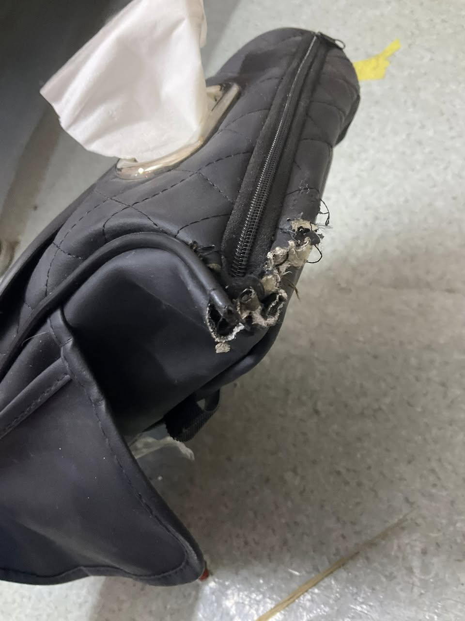 بيه ضرر قليل وياها كلينس😅


**إذا كنت صاحب هذا الإعلان وتريد حذفه لأي سبب، رجاءا أرسل رسالة إلى الدعم الفني**