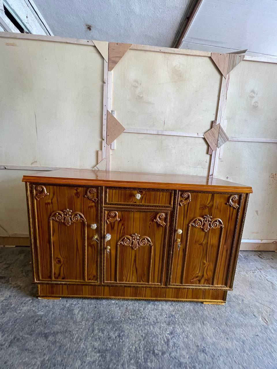 #البوفيات
المتر  130 السعر  الف 

المتر وربع السعر  160 الف

المتر ونص  السعر 170 الف

المترين اله ربع  السعر  180
المترين السعر  190 الف 

المترين ونص السعر  210  الف 

#قياسات  📐📏 

ارتفاع البوفية متر  
عرض البوفيه ٦٠ سم 
الوجه صاج ٤ ملم والداخل عادي ٤ ملم شغل فوق الوسط 

توصيل بغداد مجاني 
اطراف ١٠  الف 

محافضات 
فلوجه ٥٠
حله (بابل)٥٠
كربلاء ٥٠
كوت(واسط قريبة فقط ) صويره  ٥٠
نجف ٥٠
دوانيه٥٠
ديالى (فقط بعقوبه)  ٥٠ الف


**إذا كنت صاحب هذا الإعلان وتريد حذفه لأي سبب، رجاءا أرسل رسالة إلى الدعم الفني**