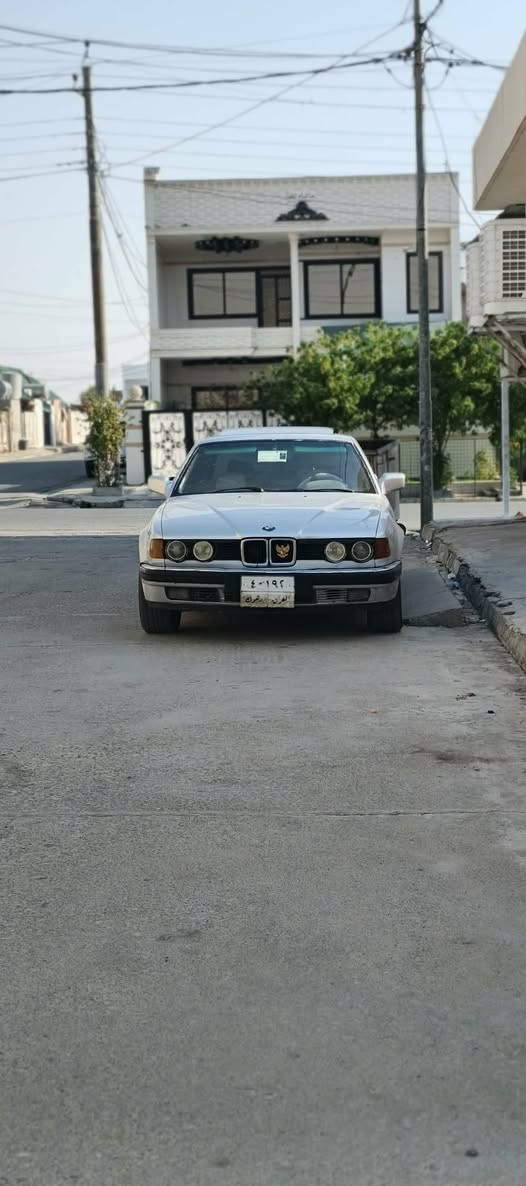 BMW 730i
مۆدیل 1990 
6پستۆن
چوارتایی نوێی لە ژێرە 
گێر عادی 
سلایت 
کارەبایات بەشەرت 
موکینە فەل 
رەقەم *********** مخمور, أربيل
