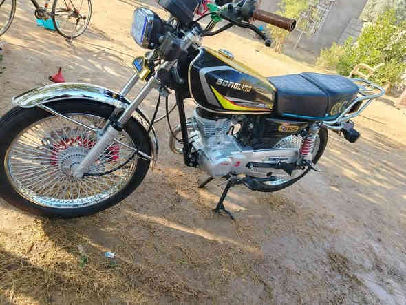 سلام عليكم دراجه تايكر للبيع كفاله عامه موديل 25 زيرو  محرك ما مفتوح  كرهبايات كلهه شقاله هندر واحد اوراق كامله مكان بغداد دوره شارع 60(ملاحظه جهازي يكون مغلق من ل7صبح لحد 3ضهر) وره ضهر متواجد رقم الهاتف ***********بي واتساب ول خاص مفتوح وسعرهه 700وبيهه مجال قليل قليل حك جيه
