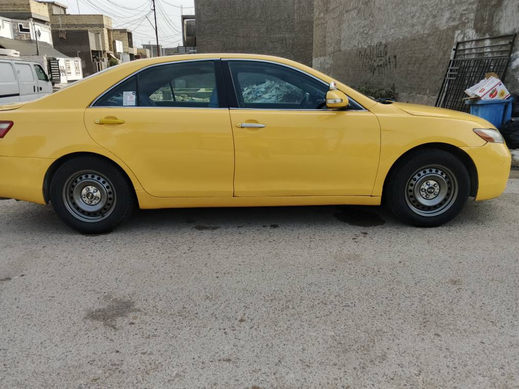 سلام عليكم 
كامري 2007 سنوية لل 29 بسمي مكينة 2400 السيارة جاهزة كير ومكينة وتبريد حدادية نص عمر حادثها جاملغ وبنيد السيارة نظيفة وكشرها حلو بيع او مراوس السعر 73 بيها مجال بسيط مكاني بغداد حي الجهاد رقمي /*********** بي وتساب خابر ودلل بغداد, العراق
