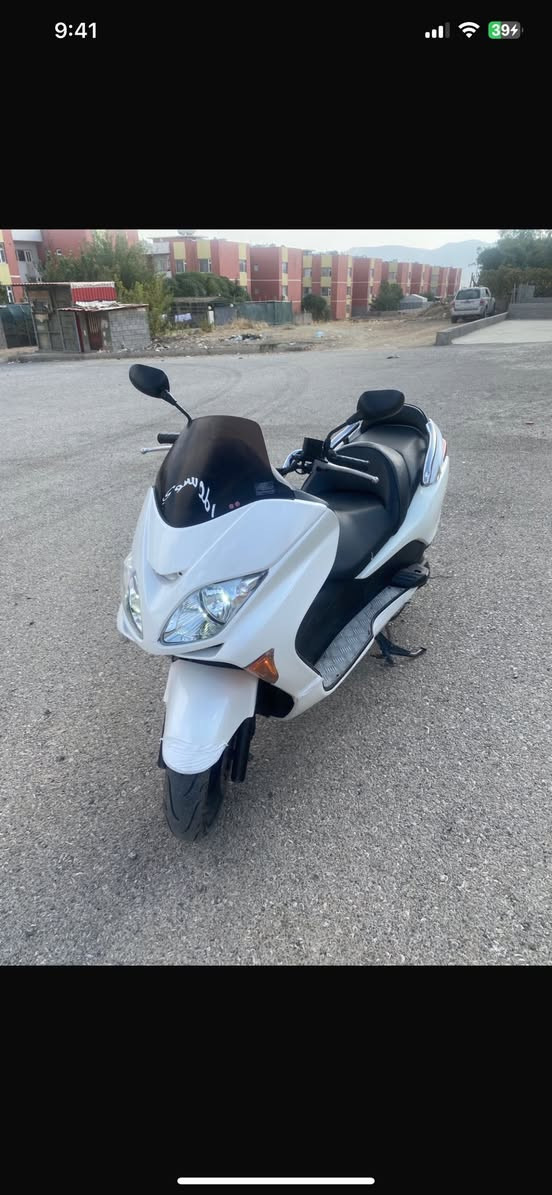 سلام عليكم فورزه٠٨  عميه بلاد للبيع دراجه نضيفه كلش وناعمه وشلعتها كلش قويه معدل١٢٥ ادامه كامله كلش وقايش جديد ياباني اصلي قبل  شهر شديته تجي تفحص يعجبك تاخذ وتروح سعر ١١ورقه وبيها مجال مكاني سليمانيه  للتواصل واتساب ***********
