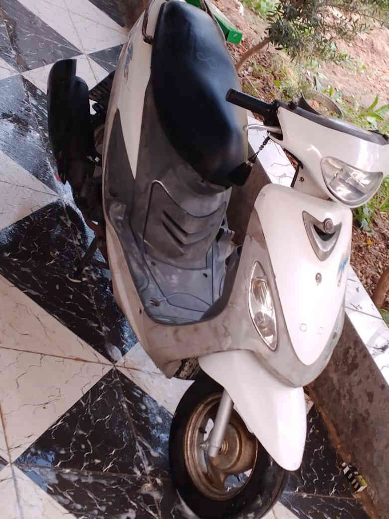 ماكس قجمه للبيع... حاويه 49 قبل اسبوعين طالعه من الحاويه مكاتبه موجوده شغاله سلف هندر اشاير لايت بك لايت ما محطوط عليها اصبانه تجي وتشوف بعينك دراجه نظيفه بمعنى الكلمه. السعر 975 قفل قفل بدون امداهر المكان البصره الاهوير الرقم ***********
