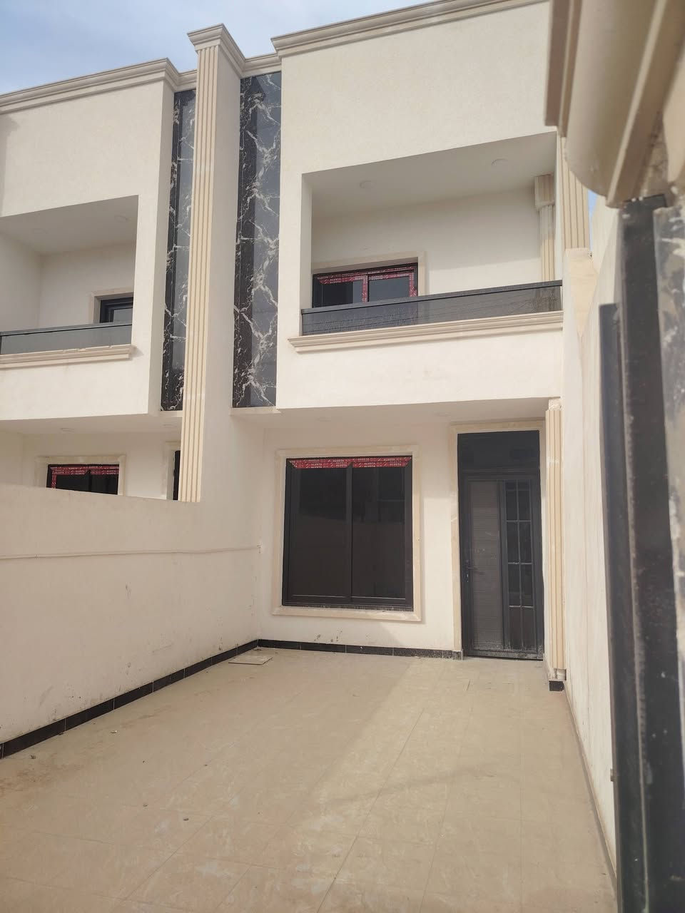 🏠 دور سكنية  للبيع (عدد 2) 🏠
الموقع: بغداد - حي التراث - محلة 300
​المساحة: 100 متر مربع لكل دار (بناء متكامل الخدمات)
​📌 تفاصيل وتصميم الدار:
​الطابق الأرضي: استقبال واسع + مطبخ + غرفة نوم + مجموعات صحية.
​الطابق الأول: غرفتين نوم + مجموعات صحية.
​الخدمات: كاملة وجاهزة للسكن فوراً.
​📞 للاستفسار والمعاينة، يرجى الاتصال على الرقم: [***********
***********
واتساب متوفر ]
