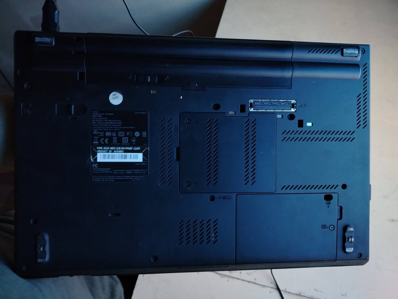 السلام عليكم
لابتوب lenovo للبيع نضافة 90 بل المية مناسب للاعمال وبعض الالعاب 
المعالج i5 vpro
السعر 200 رقم *********** وبي واتساب
