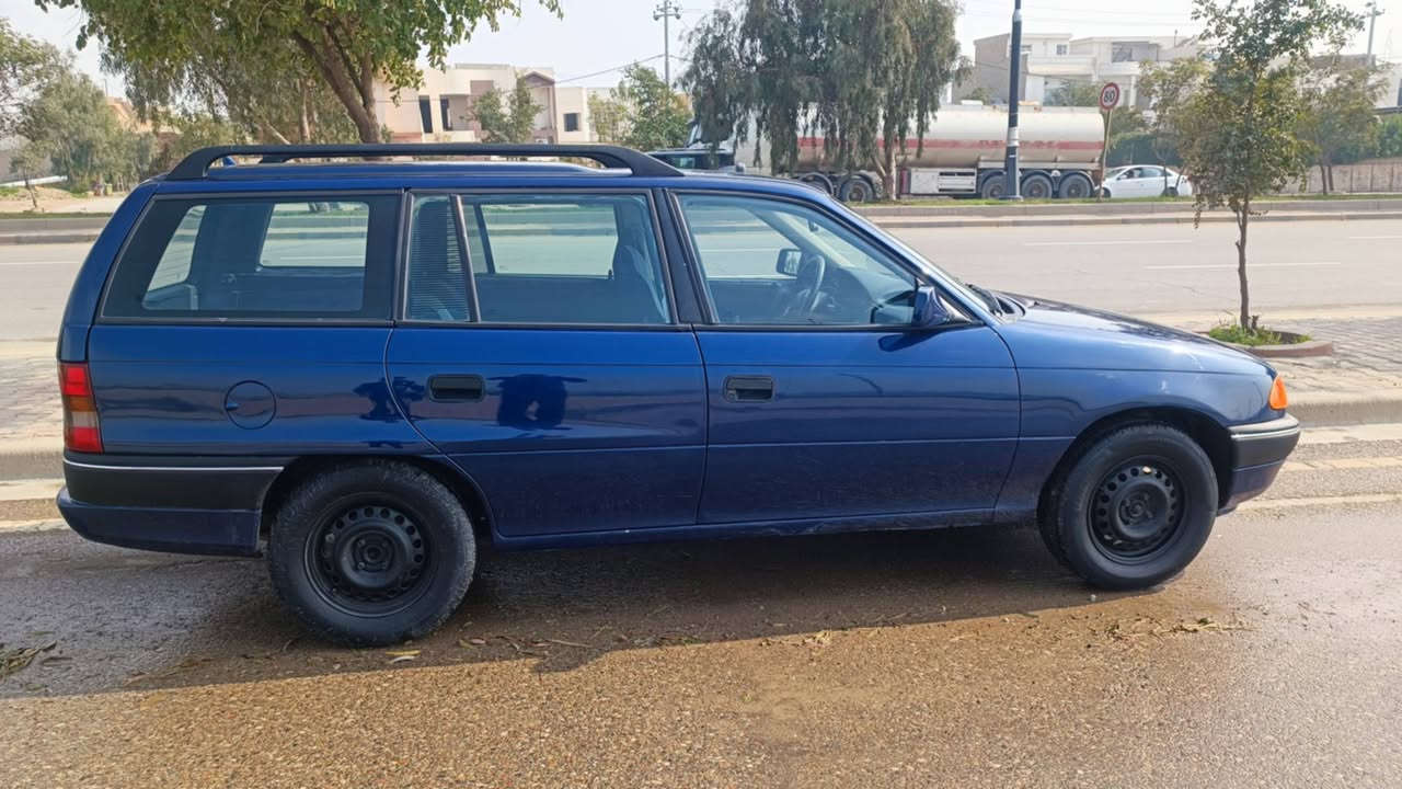 سلام عليكم شباب
استره للبيع  موديل 1993  سنويه 27 سياره من دعاميه للدعاميه كامل بدون ضربه  محرك كير شرط صدر امامي خلفي جديد تايرات جديد  رقم كركوك 

مصبوغه جمالي 

رقم ***********

متواجد فقط عل رقم
