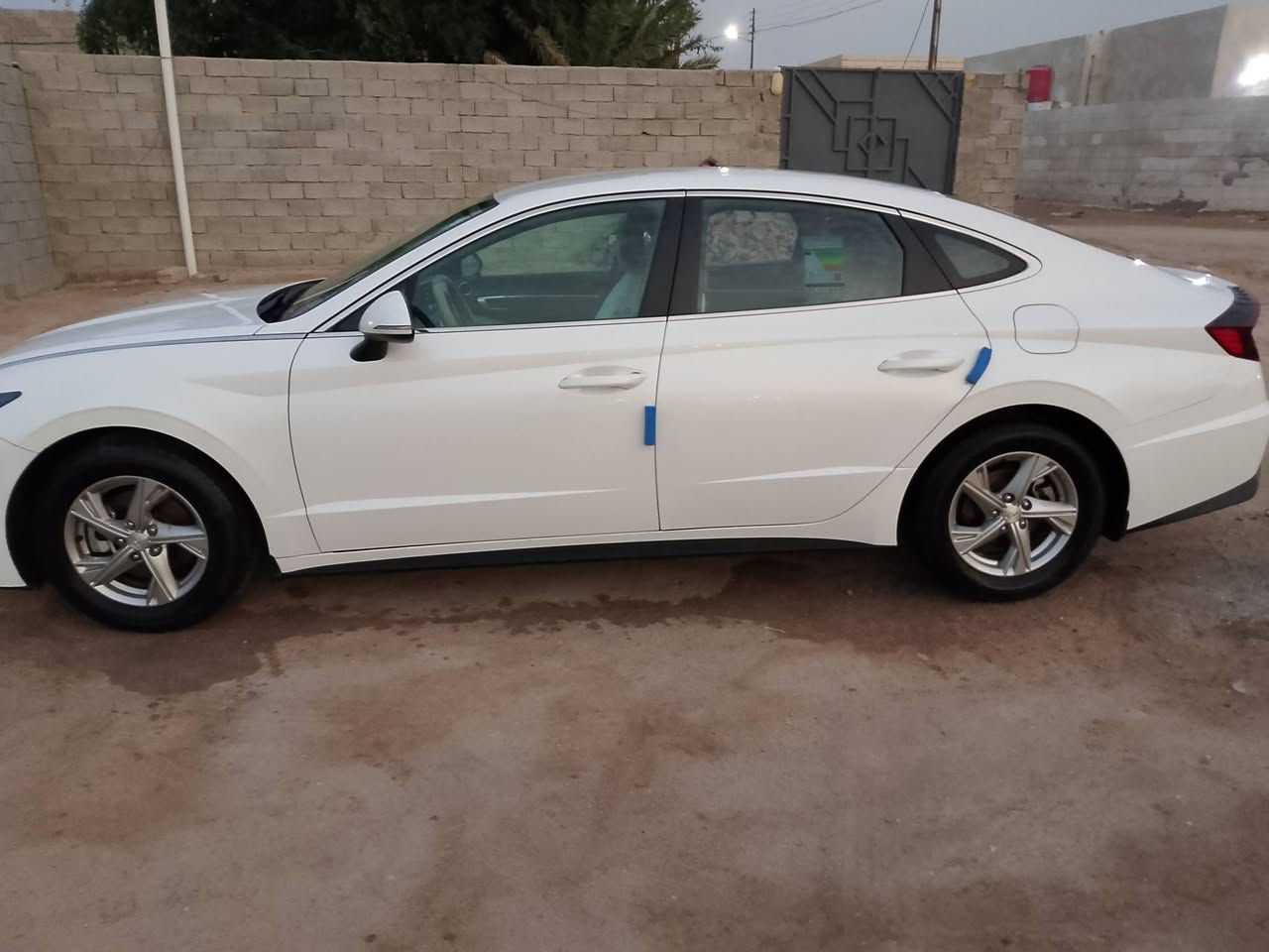 سوناتا خليجي موديل 21 رقم بصرة الدولي محرك 2500 كفاله ما عدا الجاملق الامامي بيه رشة صبغ  والشخط الي بالتكمة موضح بالصوره ماشيه 60/الف الشراي يتصل ***********
