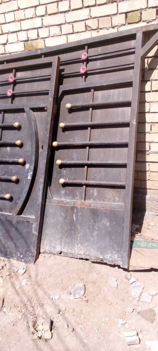 السلام عليكم باب سلايت للبيع عوزه ترتيب حديد قوي كامل حتى الزوايا مكاني مدينة الصدر  الحميديه السعر 100واتساب ***********واني خادم
