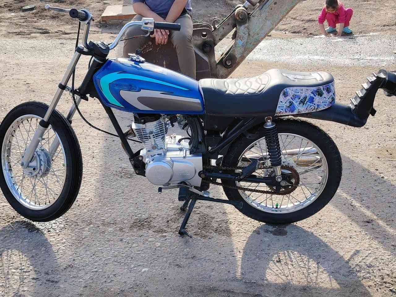 سلام عليكم دراجه سيجي نامه مديل 24 معمره صارله شهرين برقي مامفتوح بيه ادوات ادوات سعره 600 وبيه مجال مكاني بصره هارثه رقمي ***********
