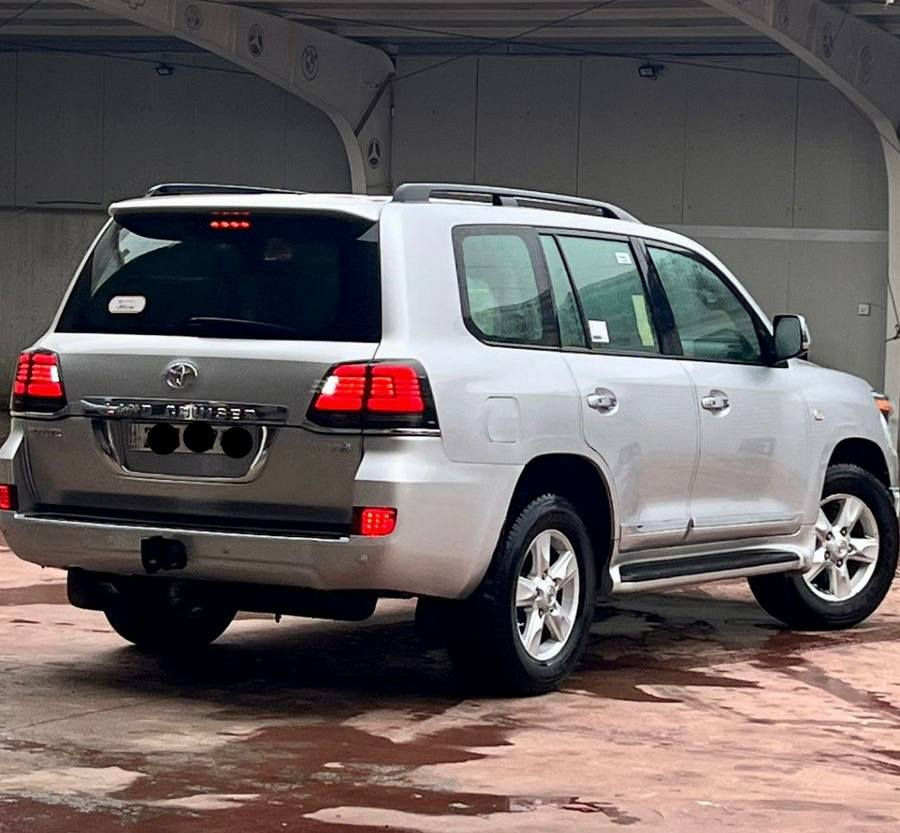 تۆیۆتا لاندکوزەر 2010 VXR v8 بێ بۆیاخ بێ سارد 
تەنها 83 هەزار کم حەقیقی ڕۆیشتوە 
تابڵی جوان ماوەتەوە مەکینە 4700 V8
قەپات مواسەفات فوول 
مەکینە و گێر بەشەرت
تەنها مەکینەی کراوەتەوەبه شى سه ره وه
سەنەوی و ڕەقەمی تازەیە

نرخ : داوای بکە لە کۆمێنت ڕاستەوخۆ بۆت دێت 🤖 

سەنەوی و ژینگەی هەمووی تازەیە 
زۆر بە جوان و خاوێنە ماوەتەوە 

بۆ زانیاری زیاتر پەیوەندی بە خاوەنی 

***********
