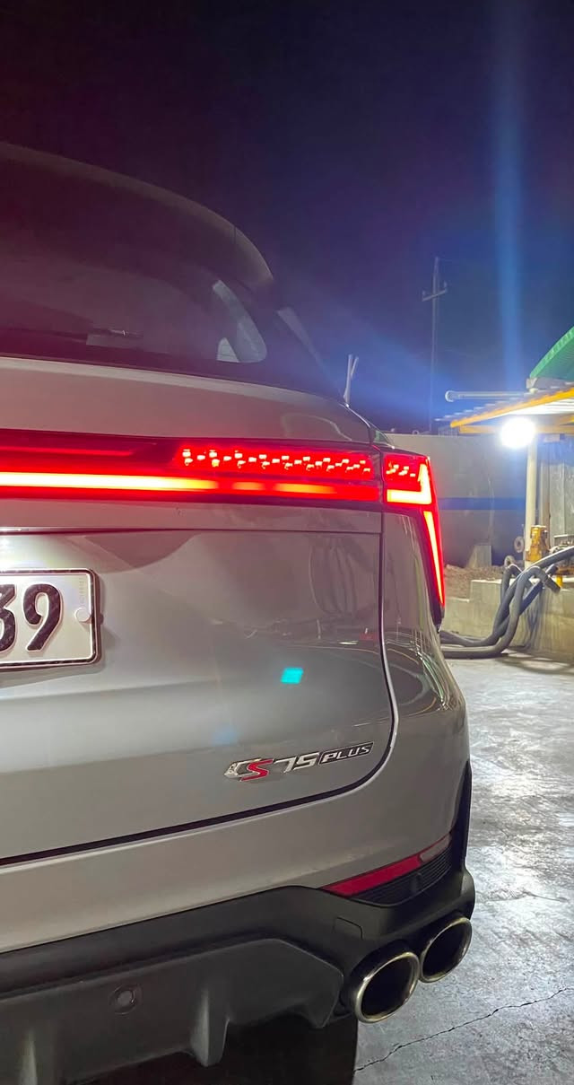 سلام عليكم للبيع شانجان موديل 2024 CS75
وكالة البخيت والسياره داخل الضمان 
مكفوله كفال عامه ماشيه (KM42)
محرك 2000 توربو 
كير طياره 8 نمر 
المواصفات:-
بنوراما
كامرات 360درجه
حساسات 360 درجه
اشاير بل مري +نقطه عمياء
رادار امامي +نظام البريك التلقائي
رادار خلفي + نظام البريك التلقائي 
رادار جانبي 
صندوك كهرباء 
ترحيب بل أبواب عند الاقتراب 
مري شفط + هيتر 
داخل لونين احمر وأسود 
بصمات عدد 2
سايد بريك كهرباء+ اوتو هولد 
كشنات كهرباء + خزن ميمور 3 وضعيات 
كشنات تدفئه تبريد 
شاشه متصله ديجيتال+ تدعم ابل وكار بلاي
داتو شو 
تحكم ستيرن جهتين 
مثبت سرعه
تحديد مسار
نظام اصطفاف أوتوماتيك 
أربع وضعيات قياده-يكو-نورمال-سمارت-سبورت 
أناره داخليه 8 ألوان
ثلاجه بل جكمجه
تبريد بيانو 
قطعتين تبريد خلفي 
شحن لاسلكي 
منفذ UBS
عدسات متحركه ويه الستيرن 
السعر 197 وبيه مجال
مكاني بغداد الدوره 
الاتصال على الرقم ***********

