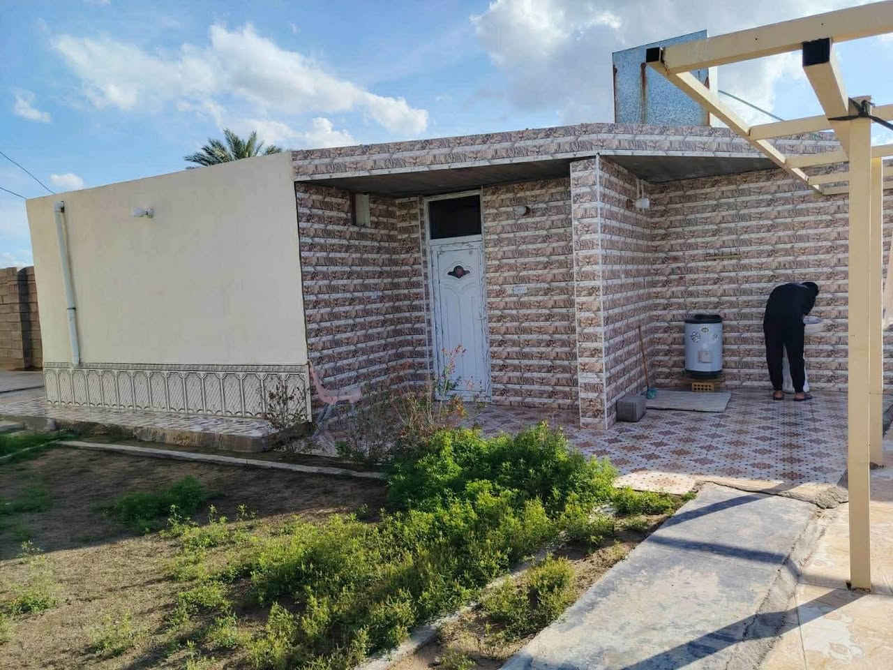 البيع الجزيرة البشعبان قرب جامع الجليل 

مساحة البيت الف 380 متر بناء حجر 
السعر 90 وقابل التفاوض 

الاتصال ***********
