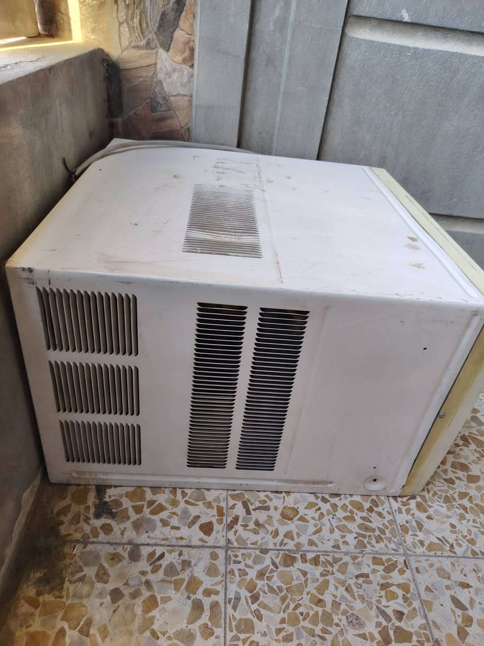 سلام عليكم
مكيف ميديا 2طن للبيع
مكيف نضيف حيل وبرودته ثلج نوعيه  حديثه
سعر265 بي مجال للشراي يتصل او يراسلني ويدلل ***********  بغداد حي الجهاد
