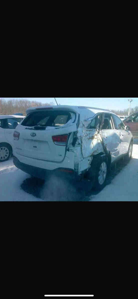 سورنتو 2017 وارد أمريكي أبيض 6 اسلندر باسمي سنوية 2030 للبيع رقم بغداد الضرر موضح بالصورة للبيع فقط *********** واتساب
