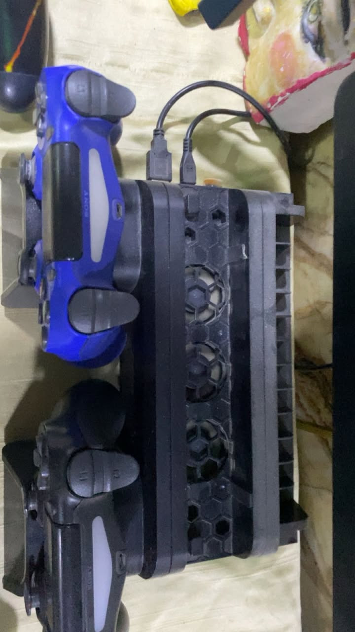 بلي 4 مهكر نظام 11  تهكيره قرص يعني تكدر تكنك البلي الملحقات 5 جوستك قاعدة جوستكات هارد خارجي 5كيكه فارغ هادر داخلي 1 تيره اللعاب الي بي خير من الله و الهارد بي فراغ هواي حته الكارتونه مالته موجوده البلي خلي مشتغل اسبوع كلشي ما عليه استخدام للبيت فقط يعني بي برنامج كيم باته تكدر انته تنزل العبه الي تريدها اذا نتك زين السعر الي راخ اخلي غير قابل للنقاش قاعدة شحن الجوستكات سعرها 15 الف الجوستكات وحده اصلي سعرها 35 الف التجاري اكو بيهن ب 15 الف وبيهن ب 25 الف مو شاري لا تدخل ولا تعاملني ابد غير ال 375 الف لا تحرجني ولا تحرج نفسك تعال البيتي افحص  واخذ  مكاني الرستميه


**إذا كنت صاحب هذا الإعلان وتريد حذفه لأي سبب، رجاءا أرسل رسالة إلى الدعم الفني**