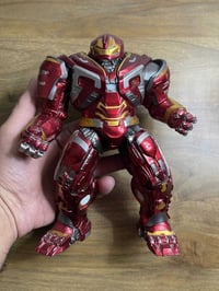 أكثر من ٢٠ سم • قابلة للشحن • ضوء واحد مايشتغل