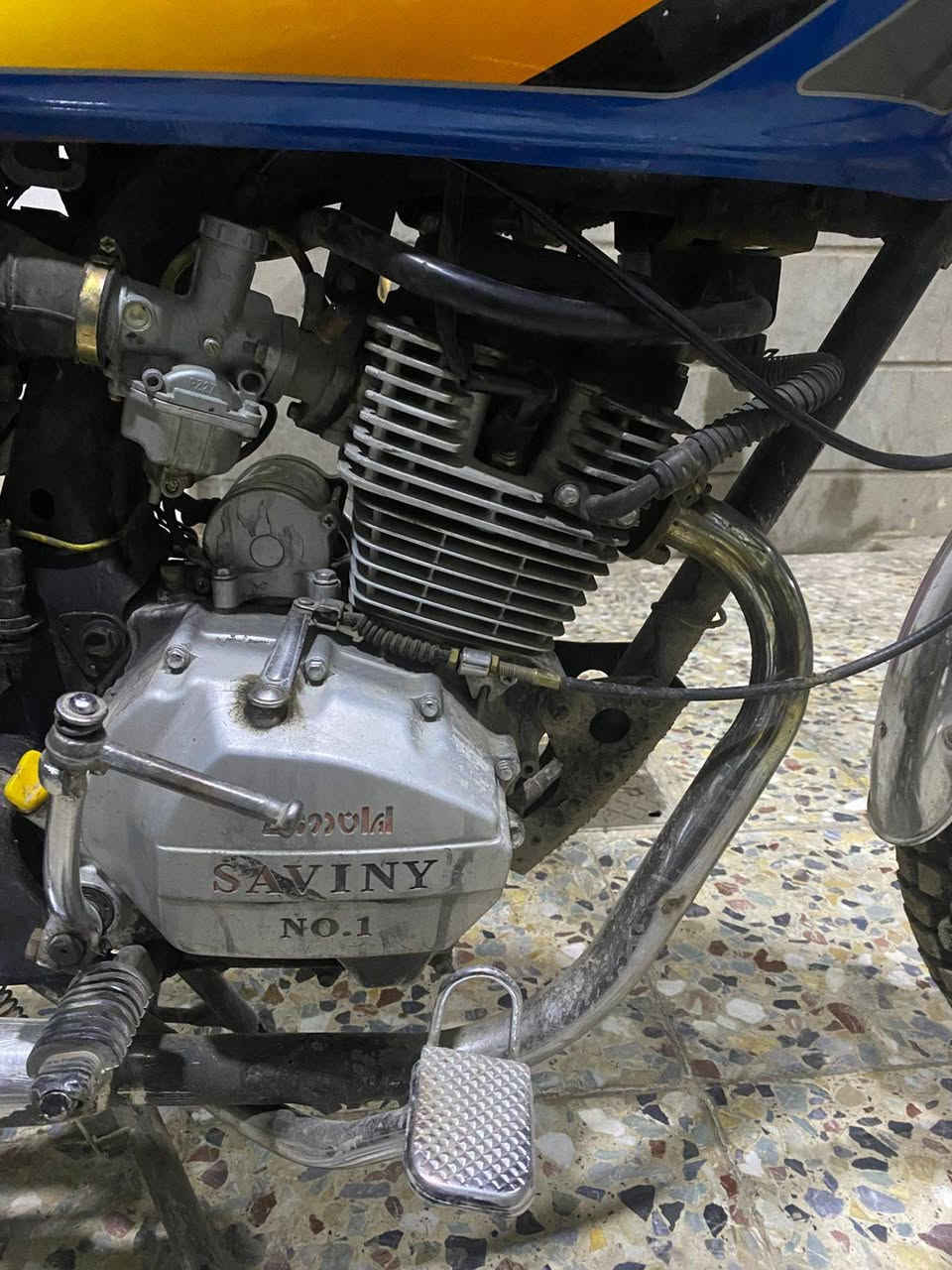 سلام عليكم 
ايراني ٥كير 
شغالة سلف وهندر 
مكينة ناعمة 
يحتاجلهة ترتيب
السعر ٢٥٠ 
عنواني جسر الدوار
***********
