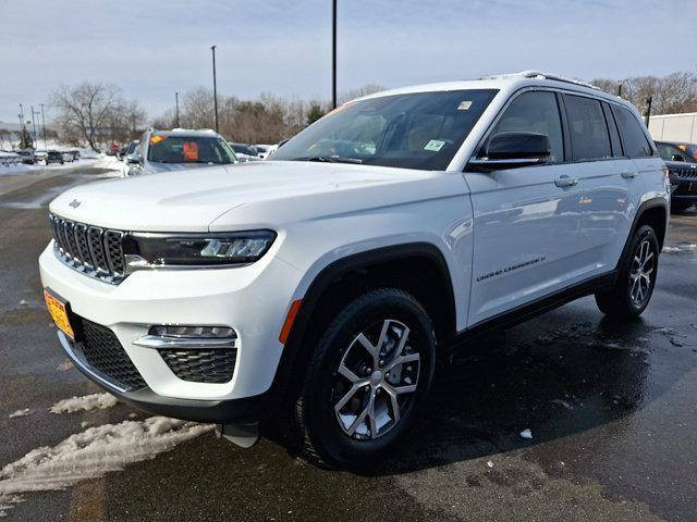 للبيع جيب جراند شيروكي ليميتد 2025
السعر 35 الف دولار 
شامل كمرك وشحن ورقم 
كلين تايتل 
ممشى 6777 ميل
اللون الخارجي: أبيض ناصع
اللون الداخلي: بيج ويكر/أسود غلوبال
نوع الوقود: بنزين
المحرك: بنتاستار 3.6 لتر V-6 DOHC، تحكم متغير في الصمامات، بنزين عادي خالٍ من الرصاص
معدل استهلاك الوقود: 19-26 ميلًا لكل جالون
نظام الدفع: دفع رباعي
ناقل الحركة: أوتوماتيكي
مدة الوصول 50 يوم لتواصل خاص


**إذا كنت صاحب هذا الإعلان وتريد حذفه لأي سبب، رجاءا أرسل رسالة إلى الدعم الفني**