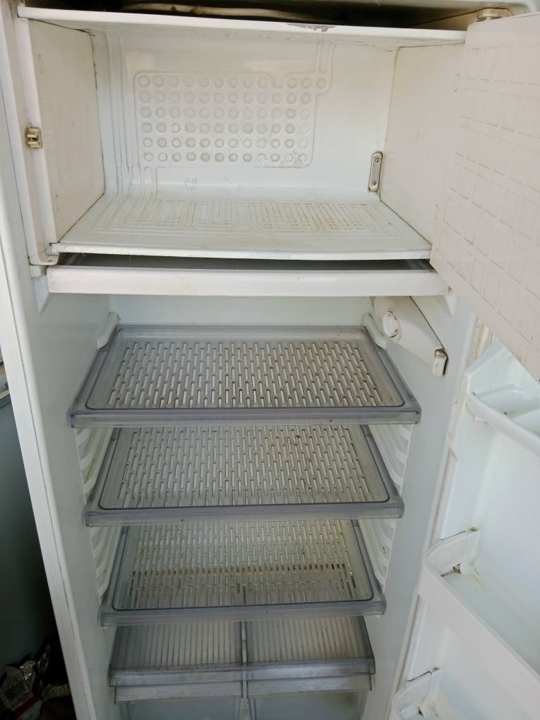 السلام عليكم ثلاجة للبيع نوع كريازي 12 قدم 165 الف حله شغاله وع الفحص *********** حلة, بابل
