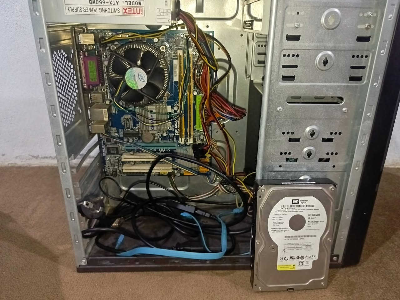 حاسبات اثنين قديمات يشتغلن ما اعرف شنو يحتاجن بس جربت اشغلهن واشتغلن والسودة بيها رامات اثنين وموجود ماوس و كيبورد اذا تريد وياهن السعر 50 الف أثنينهن مكاني أربيل


**إذا كنت صاحب هذا الإعلان وتريد حذفه لأي سبب، رجاءا أرسل رسالة إلى الدعم الفني**