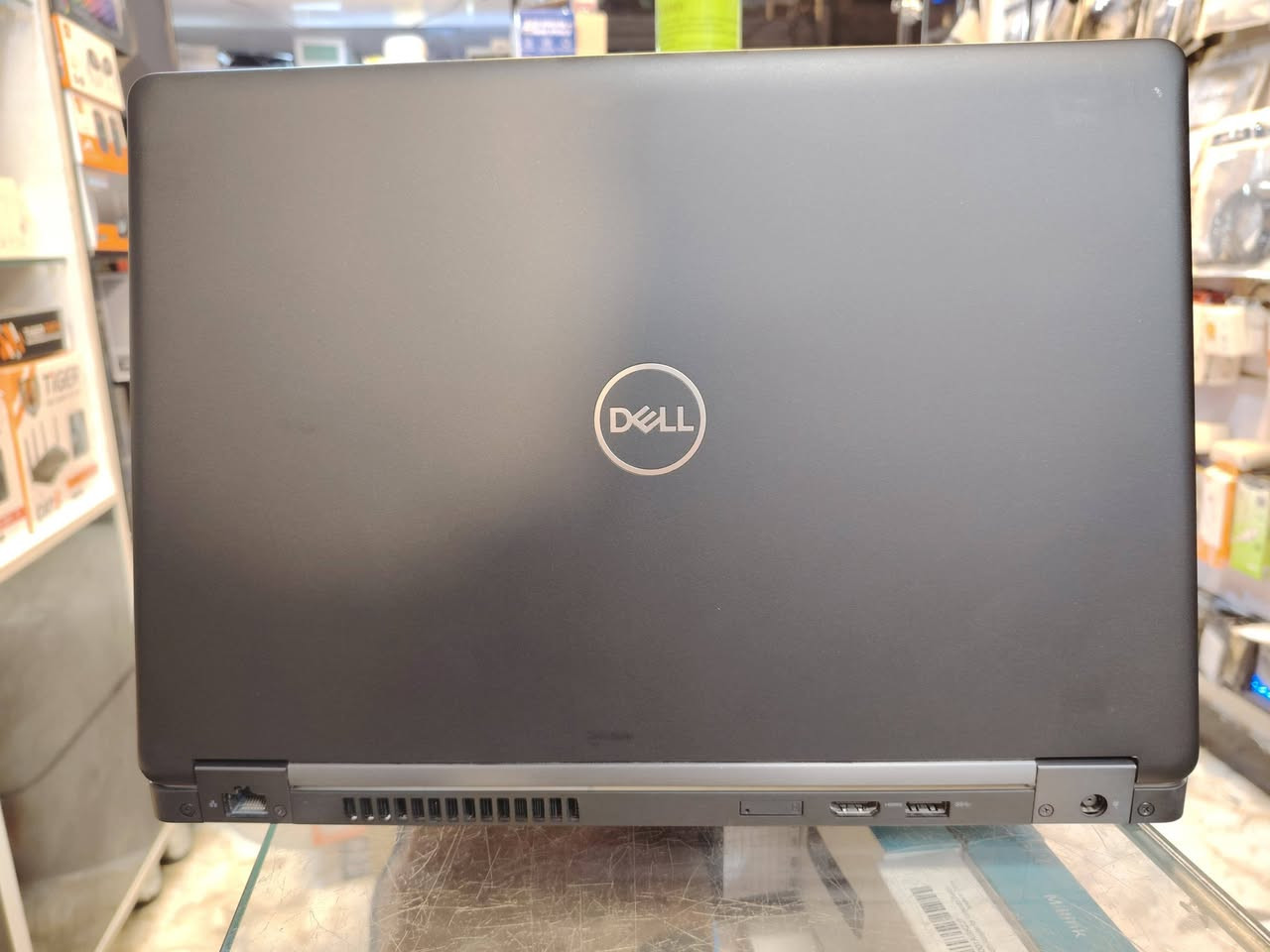 Dell Latitude 5491
معالج كوراي سفن الجيل الثامن H
رام 8 كيكا ددر4 قابل للتطوير
هارد 256 كيكا سسد ام تو قابل للتطوير
حجم 14 انج
كرت شاشة داخلي انتل 4 كيكا
كيبورد عربي انكليزي ضوئي ليزري 
السعر 360 الف دينار شامل التوصيل 
هدية 🎁 حقيبة 👝 وماوس
***********
