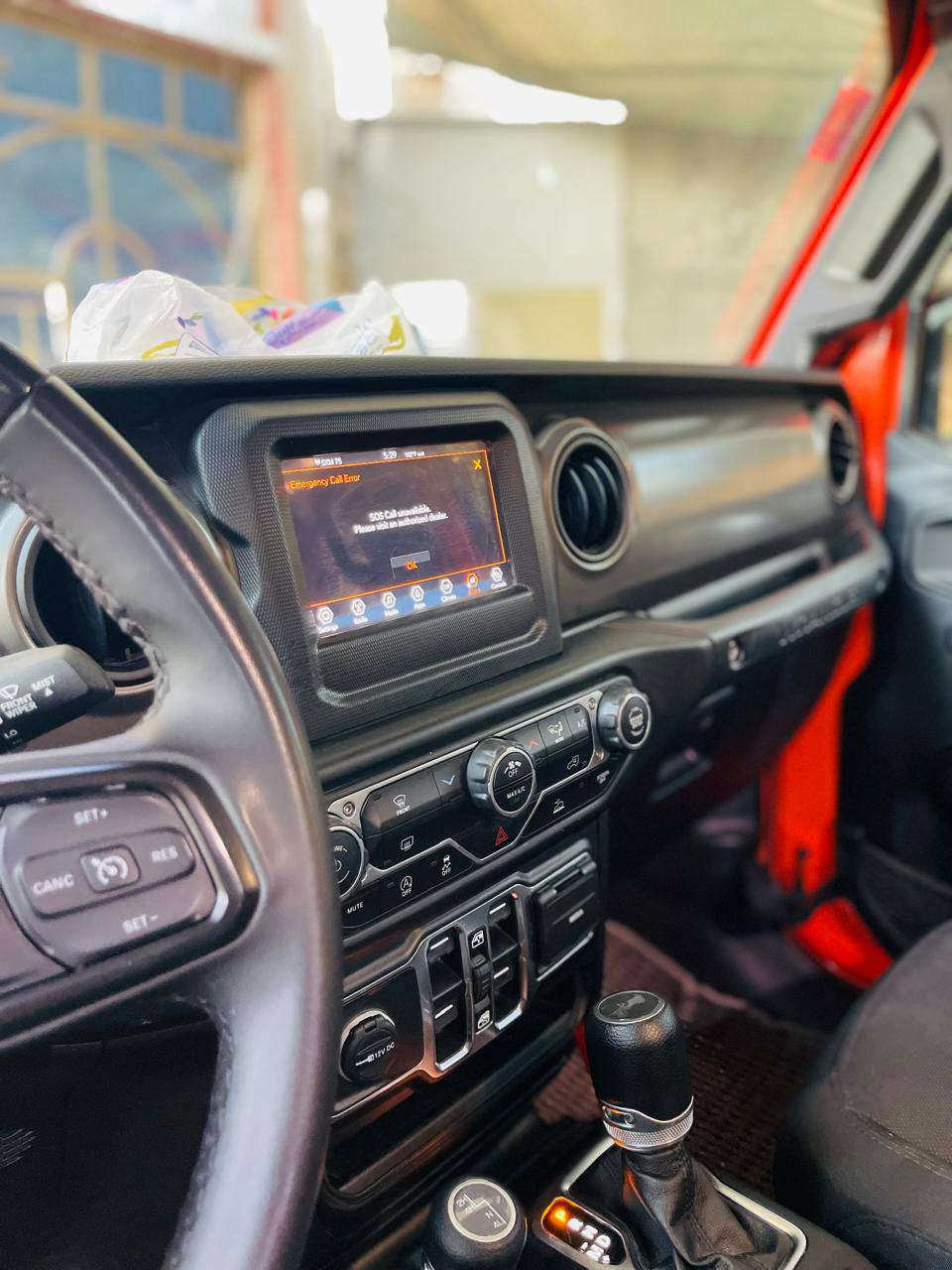 للبيع جيب رانجلر
موديل 23 
محرك 6 سلندر 3.6
لون برتقالي فول مواصفات ماشيه 26 mi
سعر 300 وبيه مجال 
مكان السياره البصره 
رقم الهاتف / ***********
***********
