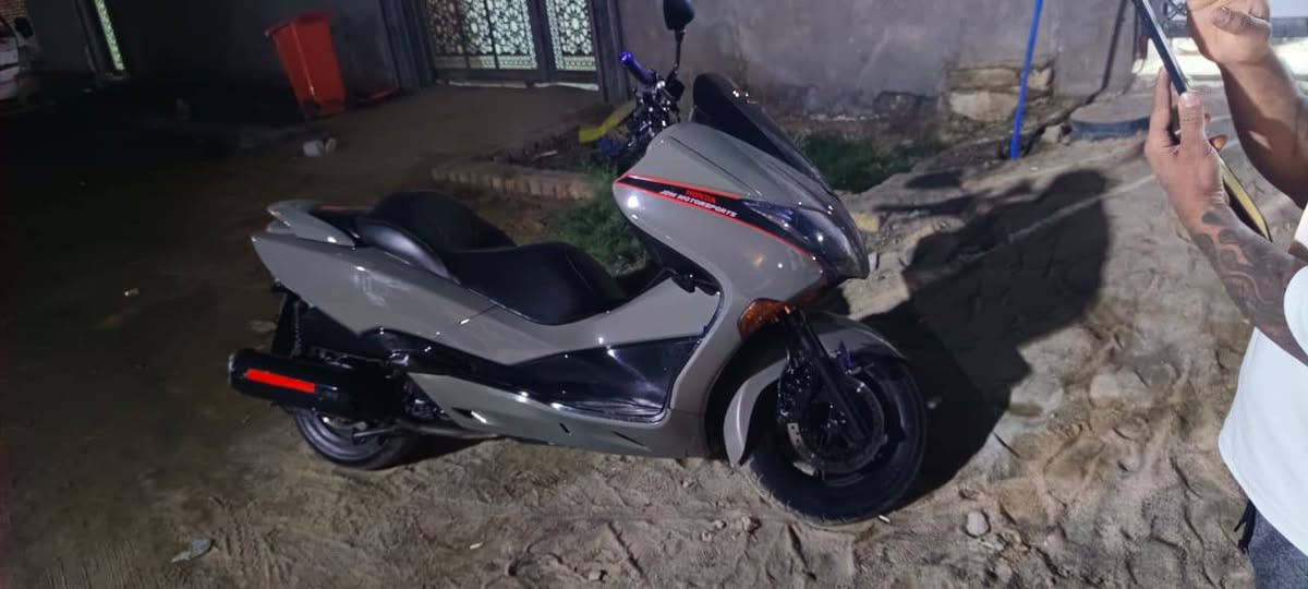 سلام عليكم فورزة010فول مكفولة من كلشي مكينة ممفتوحة كير شغال عادي أو اوتماتيك يرادلهة س باتري كلهة شغالة ماكو شي ميشتغل مكانهة كربلاء السعر مليون وتلثمية بيهة مجال بصيط ***********
