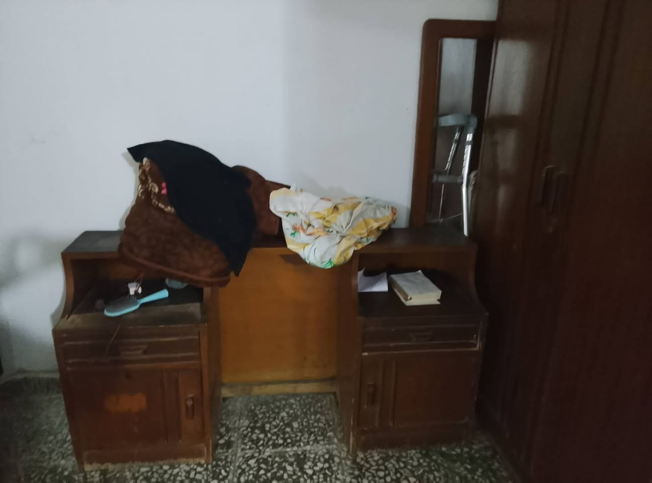 السلام عليكم غرفة تكمة صاج بس يحتاجلها صبغ وترتيبات السعر 150وبيهه مجال مكاني بغداد البياع للتواصل ***********
