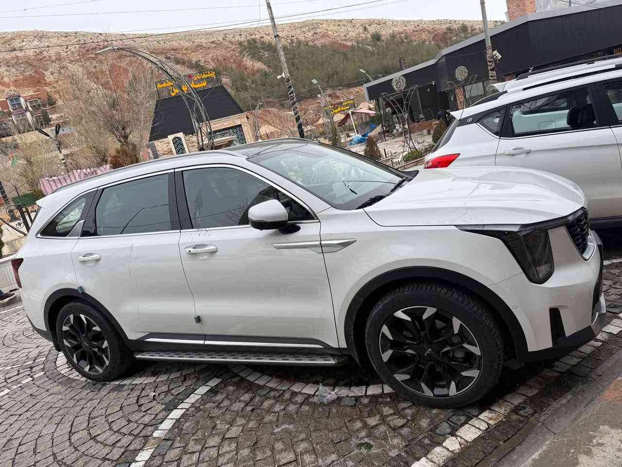 السلام عليكم 
سورنتو 2025 رقم اربيل مميز 
باسمي سيارة تحويل مباشر 
ماشيه 14 الف وسيارة فول مواصفات كشنات تدفئه وتبريد 4 كامرات بنوراما  وفول للاخير 
مكانها بغداد 
 ***********
