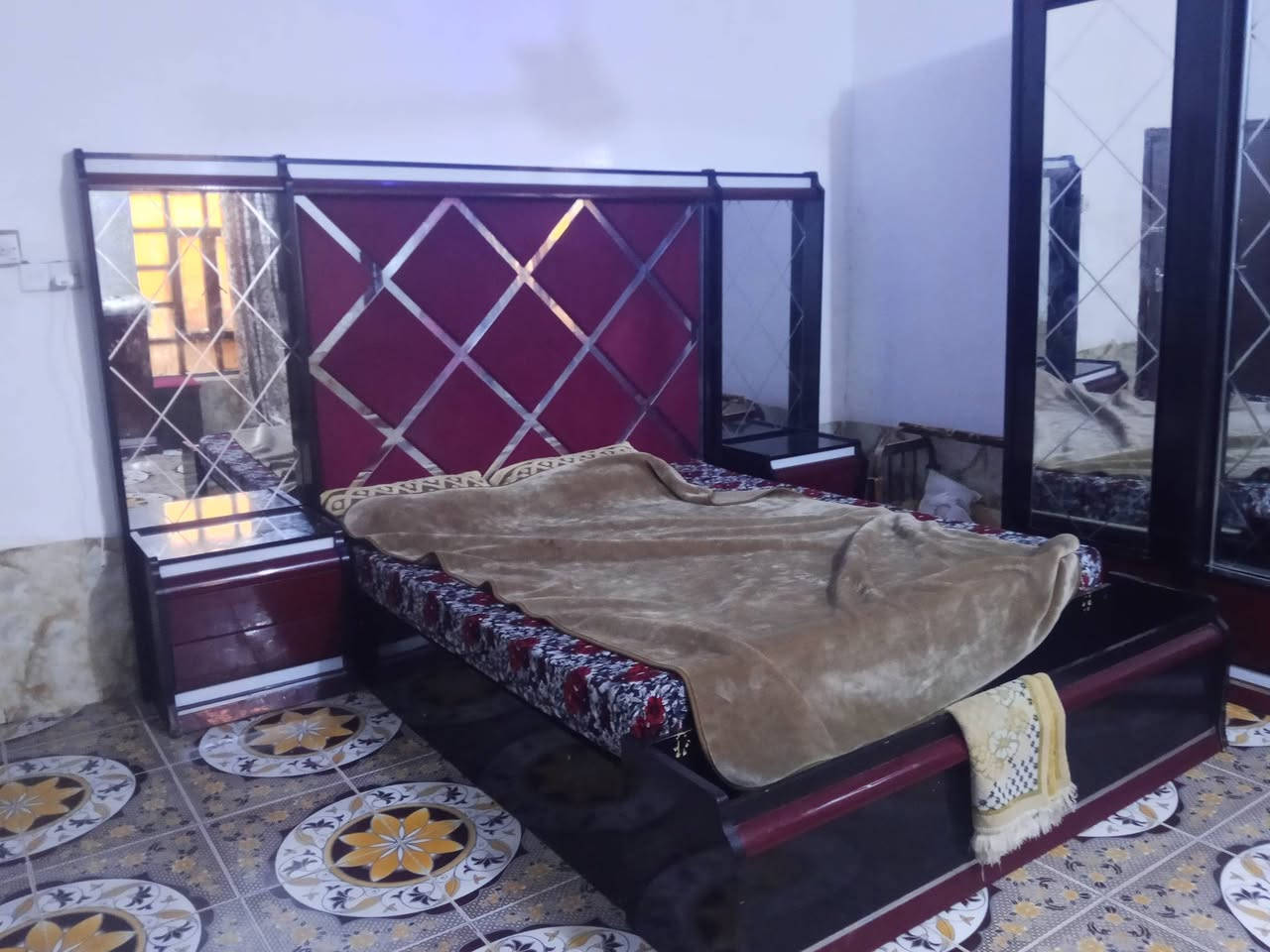 غرفه تركيه عشر قطع للبيع سعر 600 وبيها مجال***********
