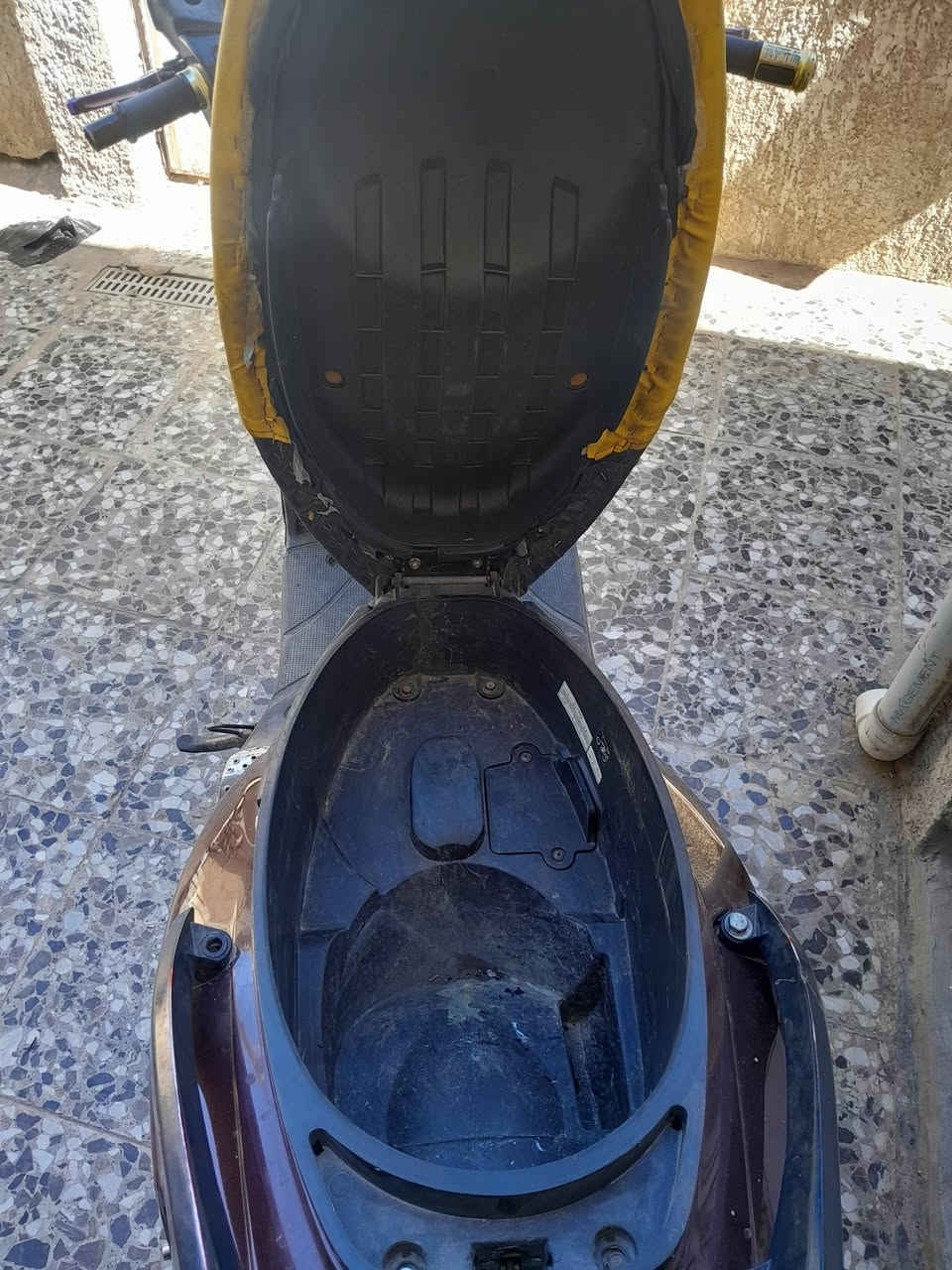 سلام عليكم دراجة سكنز فحل كابريتر شغالة كوم حديد كوم حديد ٣٠٠ الف بغداد الحسينية ***********
