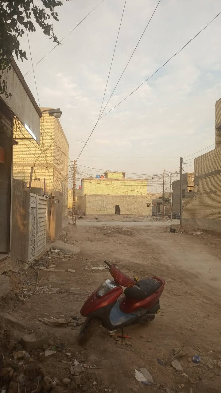 سلام عليكم بيت للبيع مساحه 170 معسكر البلديات 
واجهة 6فى 28 اول فرع بلمعسكر موقع حلو 
عالي الشارع سعر 75 بي مجال قليل للاستفسار ***********
