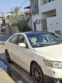 كامري • للبيع • 2010 • البصرة • ابيض لؤلؤي • محرك 2400 • تبريد • بطاري...