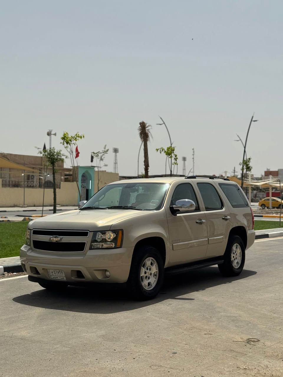 شوفر ليت تاهو 2010  خليجي مكفوله 
رقم بصره بأسمي
بيها تكحيلات بسيطه وما مبينه ابد
مواصفات LS 
كشنات مخمل
السياره جاهزه للاخر حداده تخم تاير …الخ
للبيع فقط السعر ٢١٥ وبيها مجال بسيط للشراي
عنوان السياره البصره الجنينه شارع التجاري
*********** البصرة, العراق
