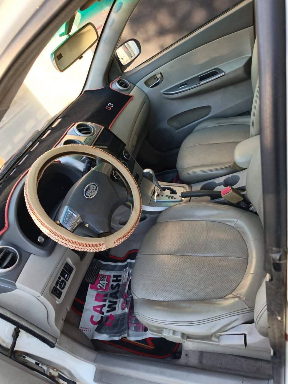 سلام عليكم BYD مديل 2013 فتحه بالقماره تبريد شغال حداديه حلوه محرك حلوو بيهه جراد بالتكم والقماره بيهه باب امامي صوب الايمن بارد شاشه افيوز عاطله الشراي شرط مداور سنويه ساقطه السعر 50وبيه مجال حك الجيه سياره خير من الله واتساب ***********النجف حي المكرمه
