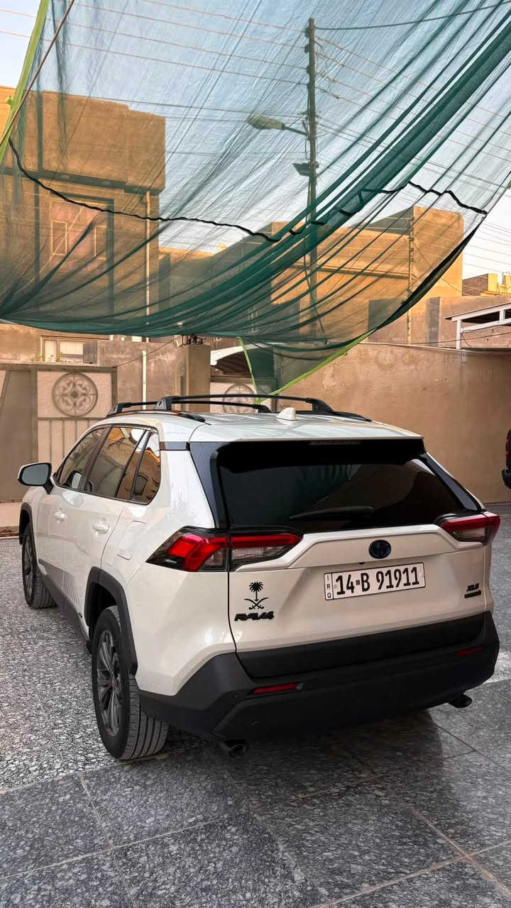 السلام عليكم ورحمة الله وبركاته من رخصة الادمن
راف فور 2022 XLE PREMIUM فول مواصفات 
وارد امريكي عداد المسافه 67 الف كليو متر 
حجم المحرك 2500  هايبرد بانزين 
فتحه سقف
شاشه كبيره تدعم كاربلي
حساسات امامي خلفي
كامرا خلفيه 
كشنات جلد كهربائية وتدفئه 
رادارات امامي وخلفي وجانبي نقط عمياء
تحديد مسار 
توقف ذاتي  
جنطة كهرباء 
سماعات ودمام JBL 
شاحن لاسلكي  
ويل كب اسود كروم 
ضرر موضوح صبغ دعاميه أماميه فقط من دون اي تعديل او شخط او فتح او رصعه بكل بدي السياره
وضع الشركة اي شي مامفتوح بيها ع ايدي البانزين كله محسن ودهن امزويل 
رقم بصره دولي باسمي مميز تحويل مباشرة 
السعر  230 ورقه وبيها مجال بسيط 
مكان السياره البصره
‎اي استفسار
***********
***********
