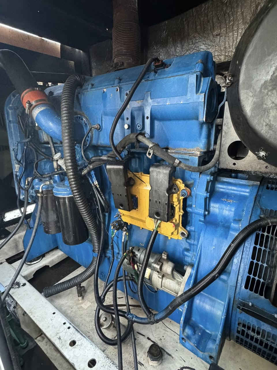 سلام وعليكم بيركز 2300 للبيع كاتم
مكينه سايس ١٠ 

راس تولد ٤٤٠ 

مكينه خير من الله 

على الحمل ابيع 

مكاني كوت 

للستفسار اتصل 

***********
