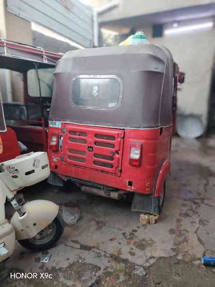 السلام عليكم تكتك 17 مكينه نضيفه تكتك متروكه لا رقم شاصي ولا أوراق  تكتك موضحه بل صور رايدهه 1500قفل  الشراي يخابر *********** مو شراي لا يتعبني
