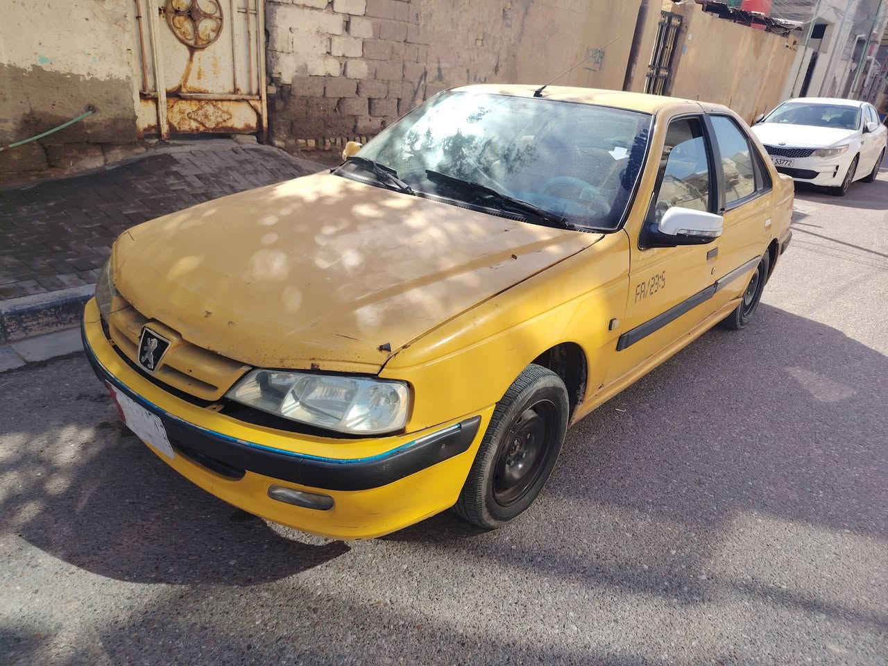 السلام عليكم اخوان اقره المنشور قبل لاتتصل هاذ الرقم ***********
سياره بيجو بارص مديل 2015 السياره كما موضح بلصور تبريد شغال وثلج الصيف الفات سويته كمبريسر جديد تجي وشوف بعينك السياره البدي شوف شوف العين كير جديد مكينه فرنسي بس يرادلها طابوكه السياره تجي وتشوفها عليها هيئه وغرامات يطيحن من سعر السياره شغاله من طول لطول االله يكفيكم الشر امس طلع لبستم من صفحه يعني يحتاج طابوكه فرنسي وااسياره كلشي شغال بيها كير تبريد تدفئه حداديه جديده درايم شفتات تخم تاير باتري دينمو سلف تبريد تدفئه كلشي شغال  سنويه منتهيه ب2020 موجود واتساب *********** السعر 18
